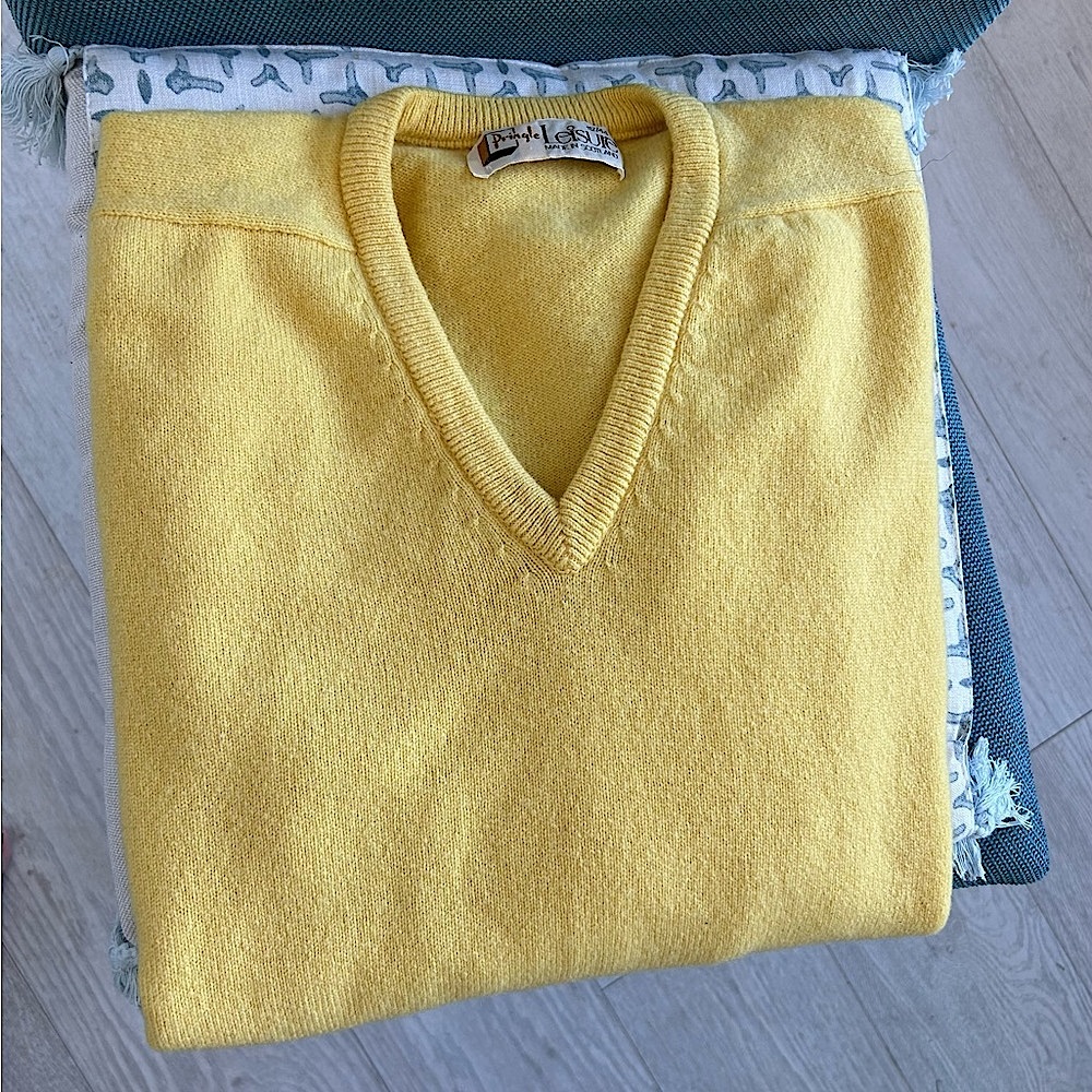 Vintage Pringle of Scotland wool v-neck, size 112/44